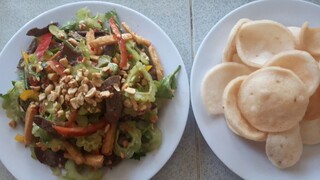 Món chay .gỏi khổ qua thịt bò chay.rất dể ăn nha.bêp cô tư