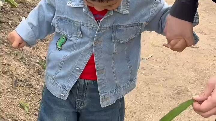 Letting my dad watch my uncle’s kid for a bit and it immediately turns into chaos!! Who’s even watch