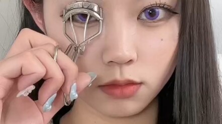 Hoa dẻ rơi và hoa thơm rơi