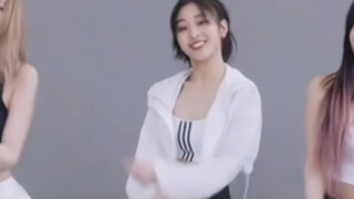 New money-making idol? Come watch Happy Pot dance! 'SNEAKERS' practice room self-cut features Shin R