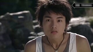 Mutsuki uses Kamen Rider Garren's "Awakening Fusion Device" to separate the spider "Undead" from the