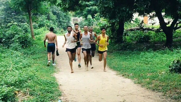"Garibon ke liye pyaar zaruri nahi, kaam zaruri hota hai! 💯 Desi Running Motivation"