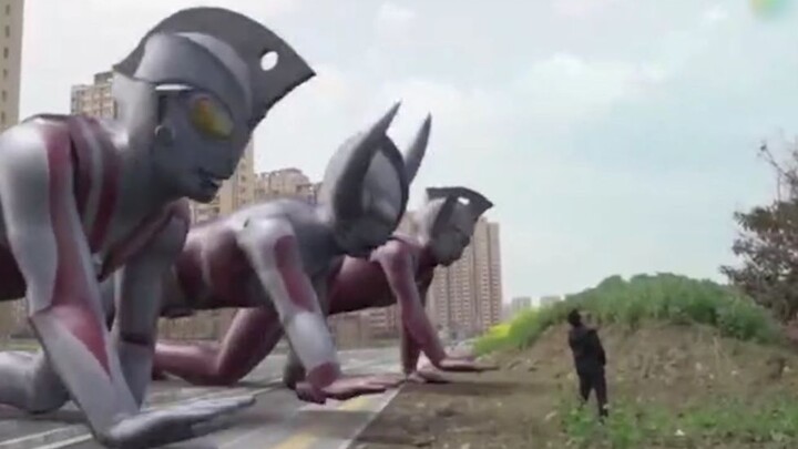 Ultraman bạn nghĩ VS Ultraman thực sự