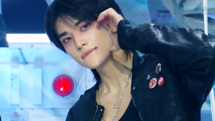 Stray Kids' latest comeback track "Do It" performance stage