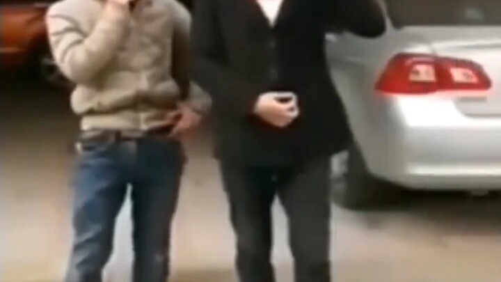 ขโมย: กระเป๋าใหญ่ขนาดนี้ ใส่แค่แฮมแท่งเดียวกับไข่นกกระทาสองฟองเหรอ?