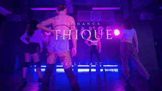 Trong vài lớp học Heels cuối cùng trước khi trở về Mỹ, đây là một anh chàng nóng bỏng cứng đầu!