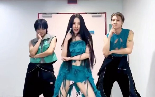 【NCT】رقصات الفرق النسائية/الفنانات المنفردات التي تخطاها الناس 12.0