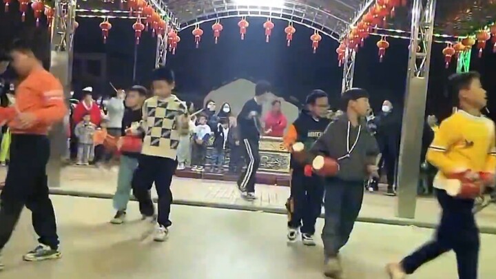 رقصة الشباب الصغيرة