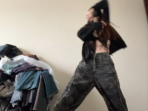 ผู้คนรู้สึกอิสระและมีความสุขเมื่อพวกเขาเต้นฮิปฮอป #LegsLong #Abs #VestLine #hiphop #swag