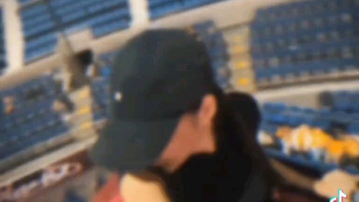 Tumakbo ka sakin COLET