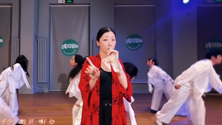 Còn đỉnh hơn cả trên chương trình! Phiên bản phòng tập “Hỏi Tình” của Yamy!