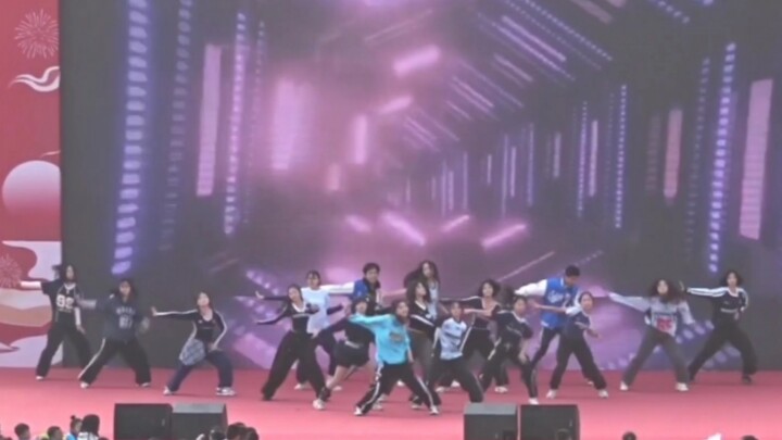 High school students have their own year-end!!!——"homesweethome" self-choreographed group dance