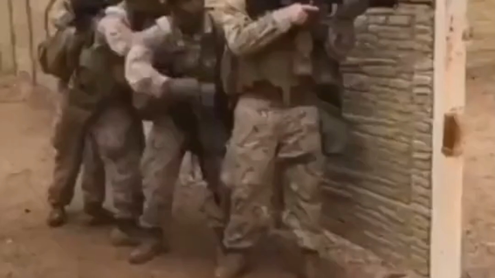 Tôi đi trước đã