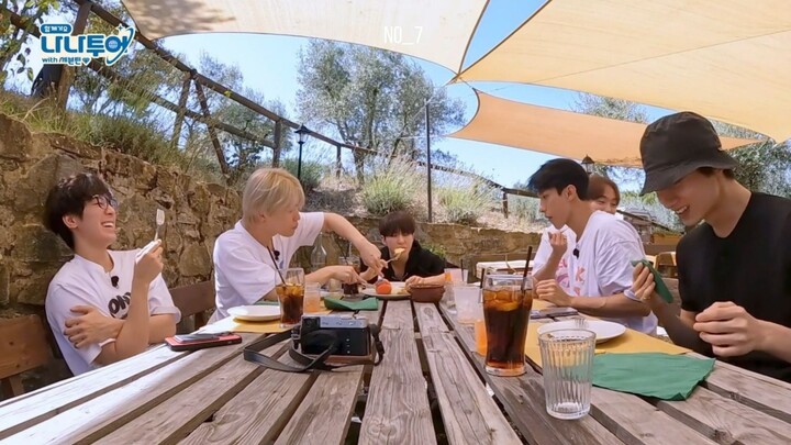 I’m laughing so hard—round potatoes hit Jun’s face, hahahaha!