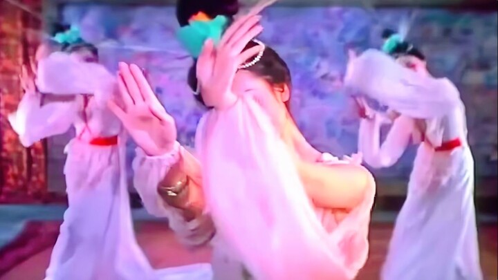 นี่มันจะเรียกว่าเต้นได้ยังไง ก็เต้นเอาความมั่นใจในวัฒนธรรมของตัวเอง ที่ชาติอื่นขโมยไปไม่ได้ ออกมาชัด