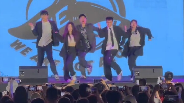 Có thực sự có một đoàn múa nhảy "Đêm không ngủ" tại lễ hội câu lạc bộ? ! 😋Có lẽ là phiên bản live nh