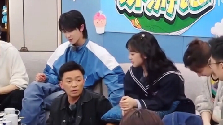 Moon: Honey Honey, I want to say sorry to you.  Eight: It's okay!