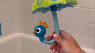 ألعاب الاستحمام الخاصة بابن أخي الصغير ممتعة للغاية