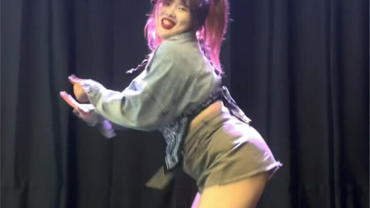 kartu ratu! Aku seksi! !