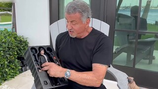 [Model Play] Sylvester Stallone personally unboxes the officially authorized 1/6 "Rocky" Loan Shark 