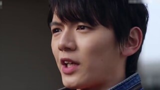 [Perbandingan] Apakah Stream Beam Taro mengenai Belial? Legenda Super Galaxy Ultraman Zeta