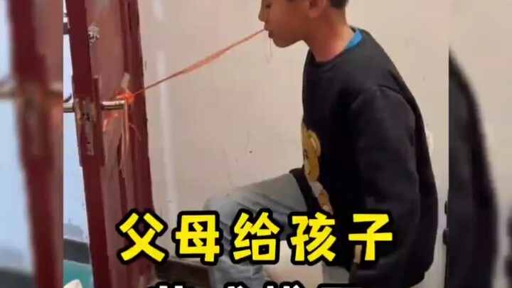 父母给孩子花式拔牙，主打一个防不胜防 # 拔牙 #搞笑