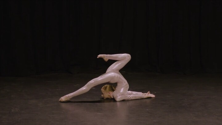 Modern dance with highly challenging techniques