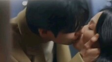 Shan Zai lợi dụng thói quen của Xiao Sui để đến nhà anh và hôn nhau say đắm! Sun Jae lại cảm thấy hạ