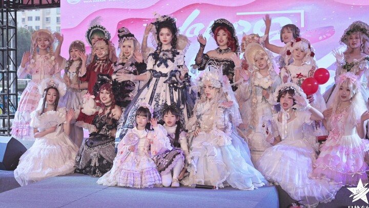 Sàn diễn trang phục chiến mã thương hiệu Lolita năm mới