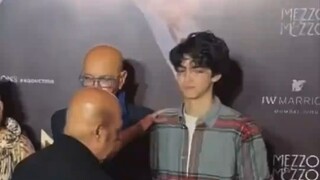 印度高种姓的小男孩参加活动，五官深邃颜值超高.
