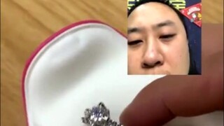 Menjual cincin setelah lamaran gagal