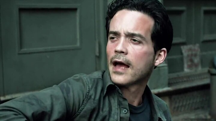 “A venomous snake” throws Gotham into chaos; young Bruce Wayne nearly falls victim, sending a chill 