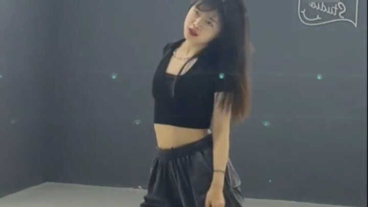 How to do head shaking and hip rotation at the same time? | Dance skills sharing
