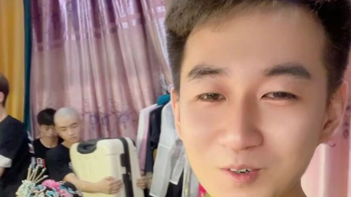 Gặp nhau là một đốm lửa, chia tay thì chẳng thể nào rời xa được…