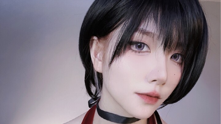 Without Leon, Ada Wong is like ants crawling on him.