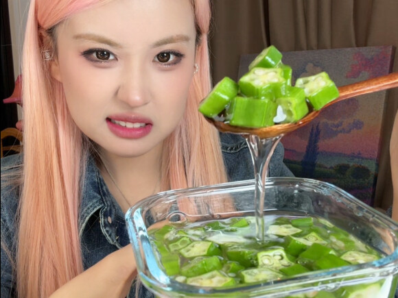 Rahasia larisnya mukbang tepat waktu… Bisa dibilang mulut para mukbanger ini benar-benar tertutup ra