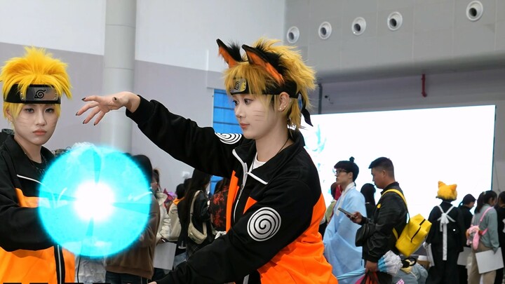 Sebenarnya ada seseorang yang menggulung pil Rasengan dengan tangannya di acara komik
