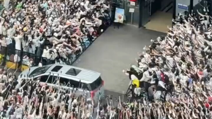 A die-hard fan camps out at the star’s hotel for 24 hours—just to catch a whiff of their idol’s scen