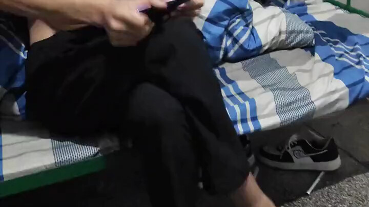 Anak ini kecanduan internet terlalu parah, langsung saja berhenti dari kecanduan internet.