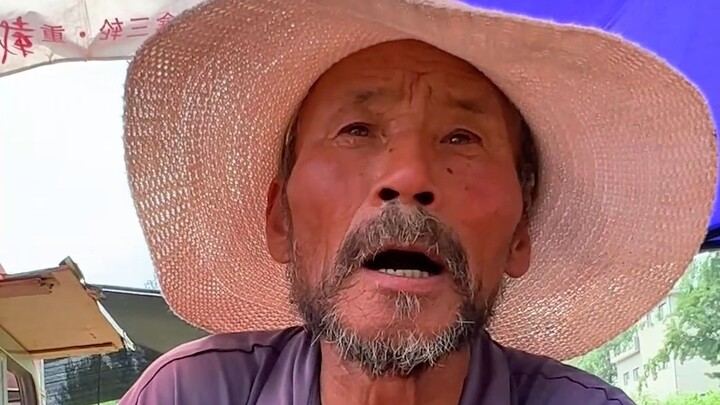 Chất lượng tốt giá rẻ, chiếc cân cao kềnh, bác nông dân Sơn Đông chân chất mộc mạc