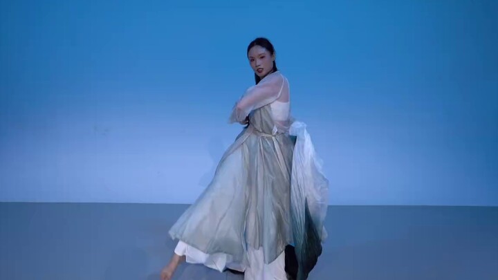 The complete version of the Chinese style choreography of "Floating Light", a single-person theme mo