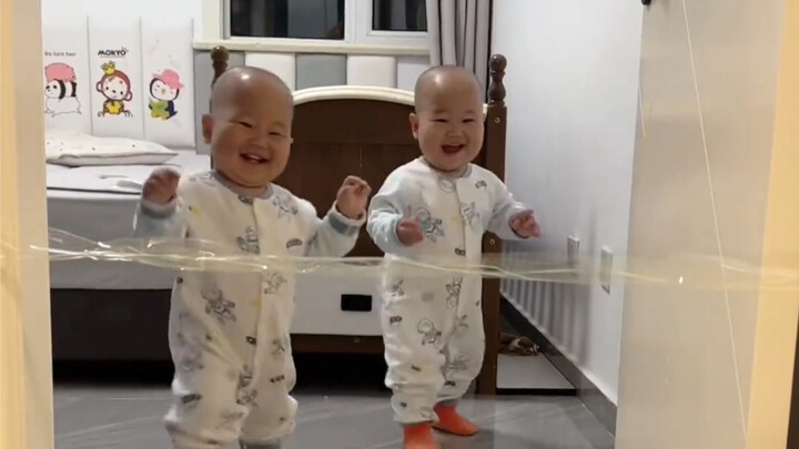 Sure enough, intelligence is all in the genes! One twin got into Peking University, while the other 