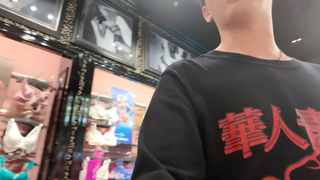 A male college student bought three-quarter pants and made the whole audience laugh! Netizens: Prett