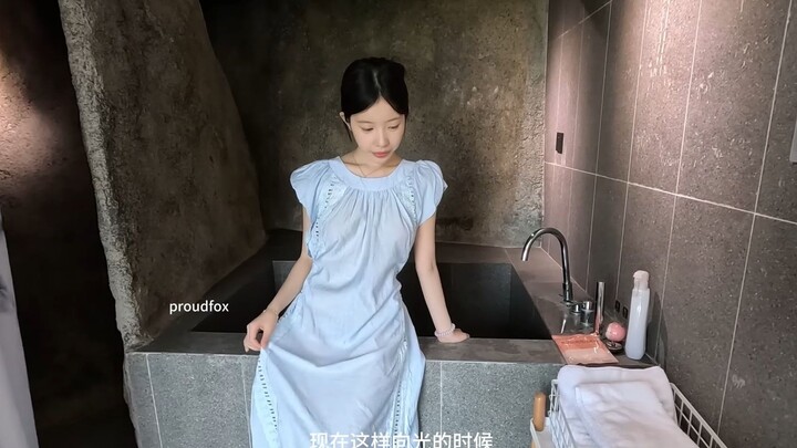 Cute and gorgeous Beibei shows off a classic two-piece dress!