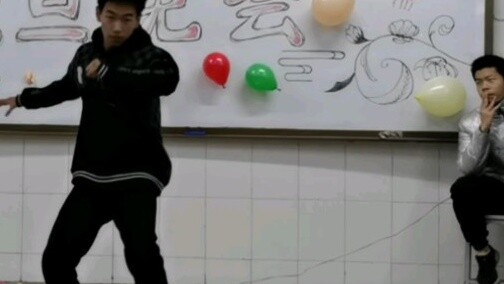 [Weishen V-Kick back] Sungguh menyenangkan menari di depan seluruh kelas di Hari Tahun Baru! ! !