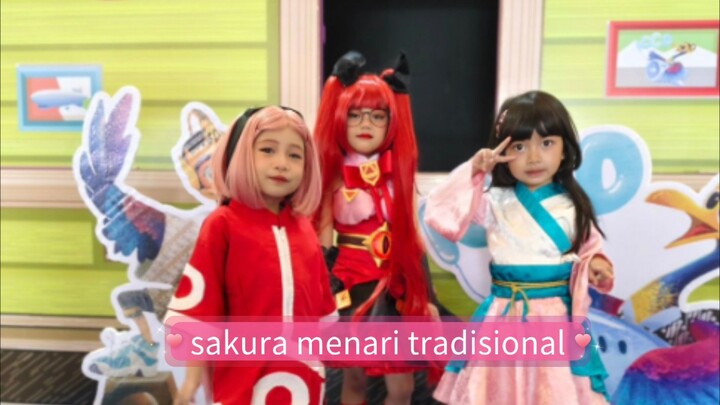 sakura dan angela menari tarian tradisional