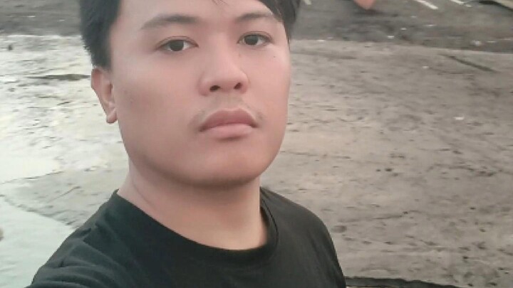 Minglaag sa baybay si Mike