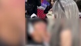 Seorang pria dan seorang wanita melakukan tindakan tidak senonoh di depan umum di Pameran Komik Harb
