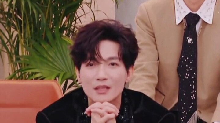 Zelin’s on-camera delivery is so stiff it keeps shocking one person after another, hahaha!