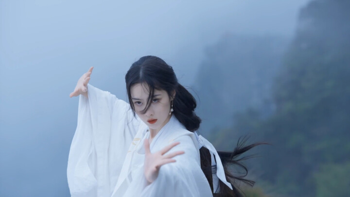 I really like Yun Zhiyu's fighting scenes! I just imitated her~